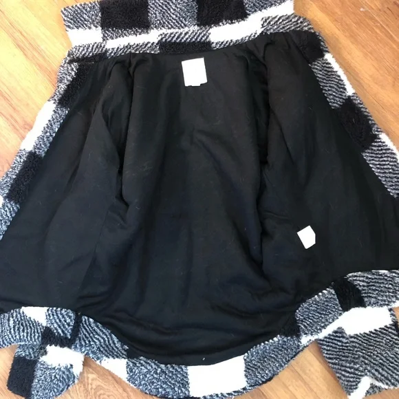 Fuzzy Jacket/Shacket/Sweater - Picture 6 of 9